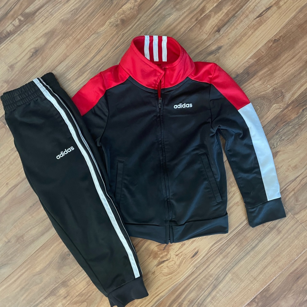 Like New!! Boys Adidas track suit. Size 3T.